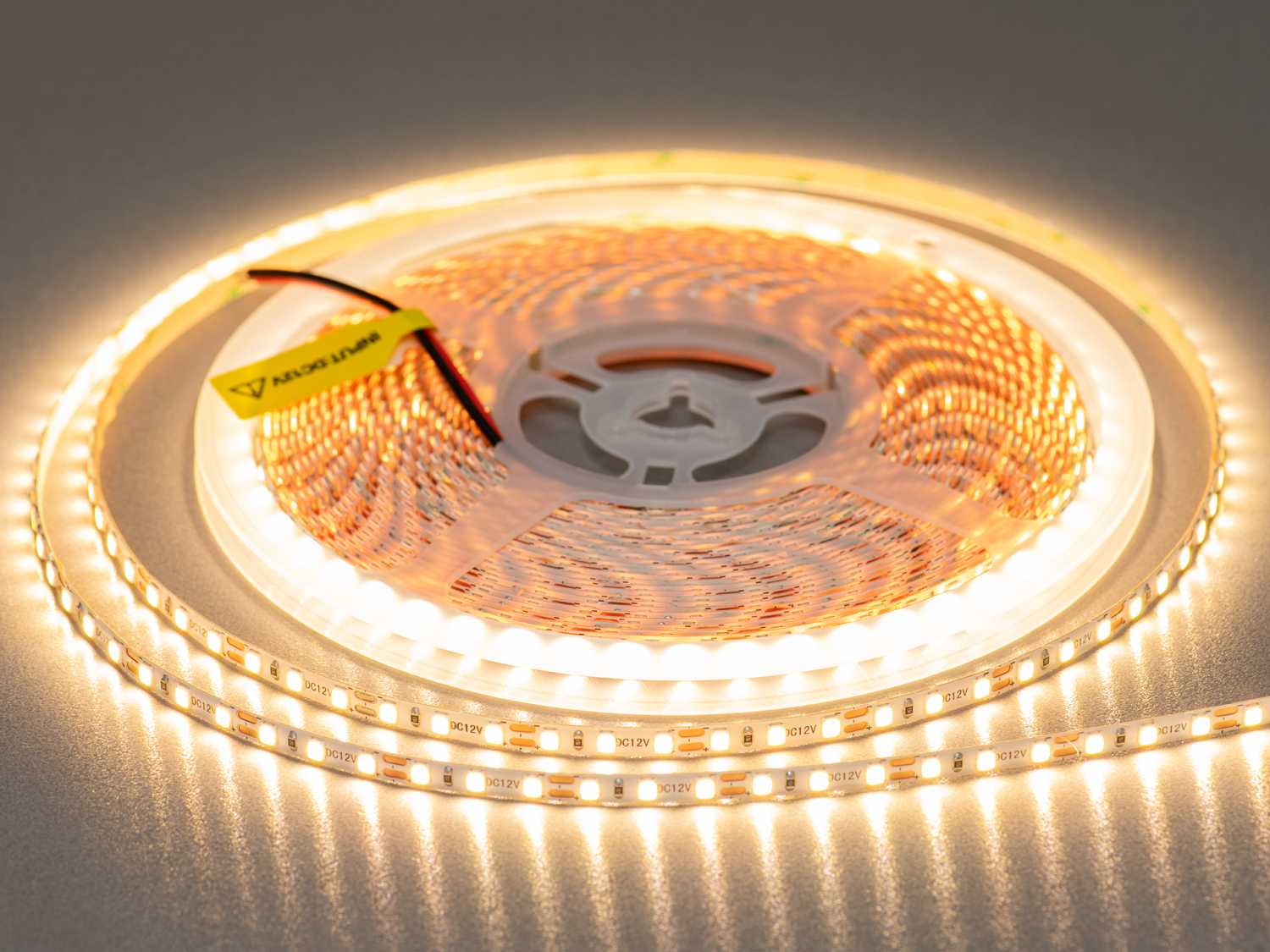 LED стрічка 12В, 120 діодів на метр, 5 мм, теплий. Придбайте світлодіодну стрічку нового покоління, яка поєднує ефективність, мяке тепле світло, гнучкість та економічність.