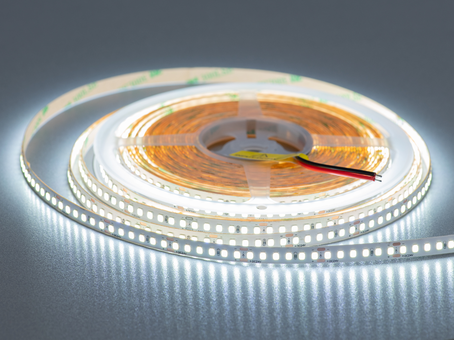 LED стрічка 24В, 180 діодів на метр, 8мм, холодний. Придбайте led стрічку - це лаконічне, але надзвичайно потужне рішення для тих, хто цінує точність, технологічність та стиль.