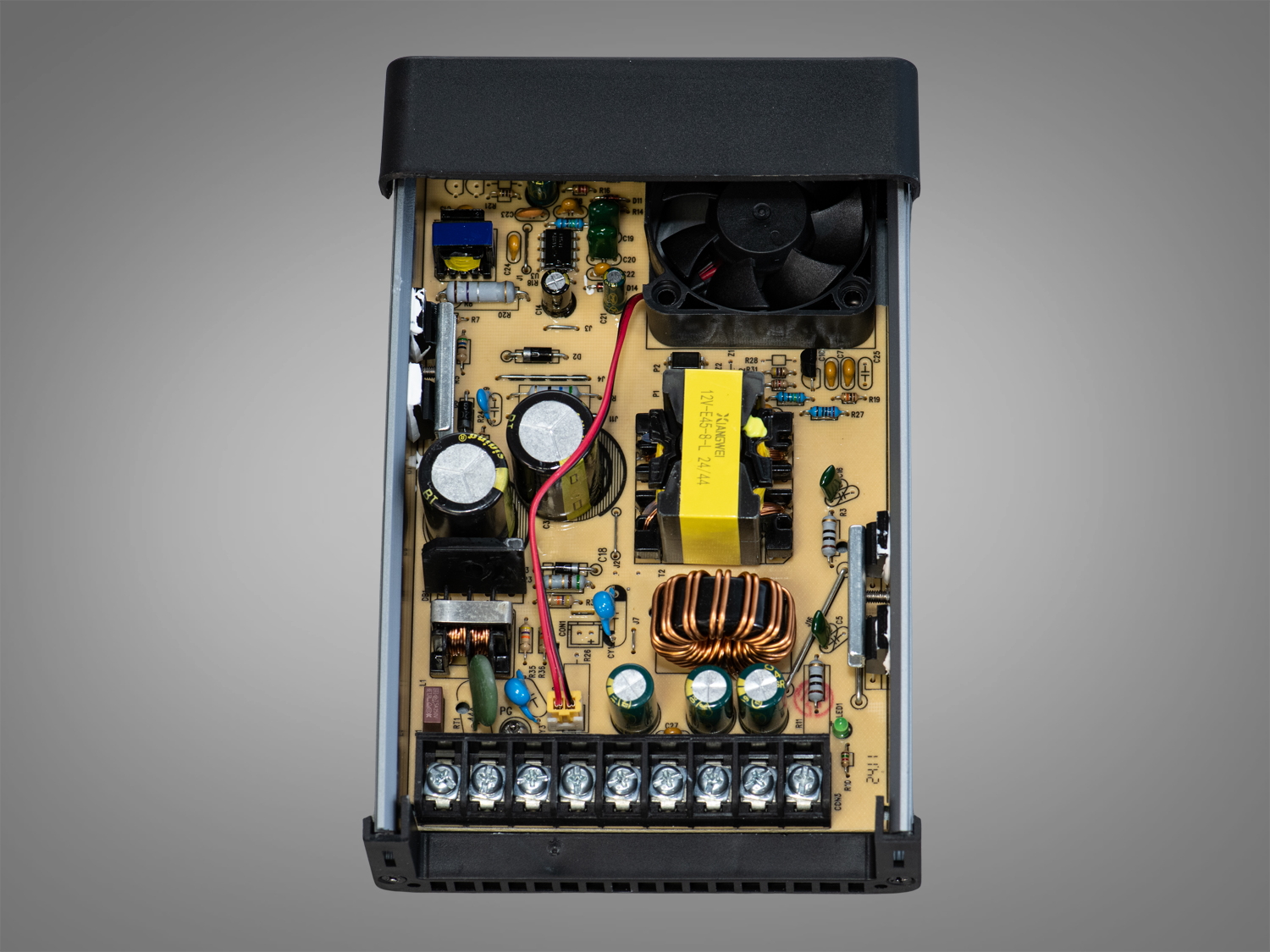 Внутрішня схема блоку живлення для LED, 400W, з вентилятором для охолодження та захистом від короткого замикання.