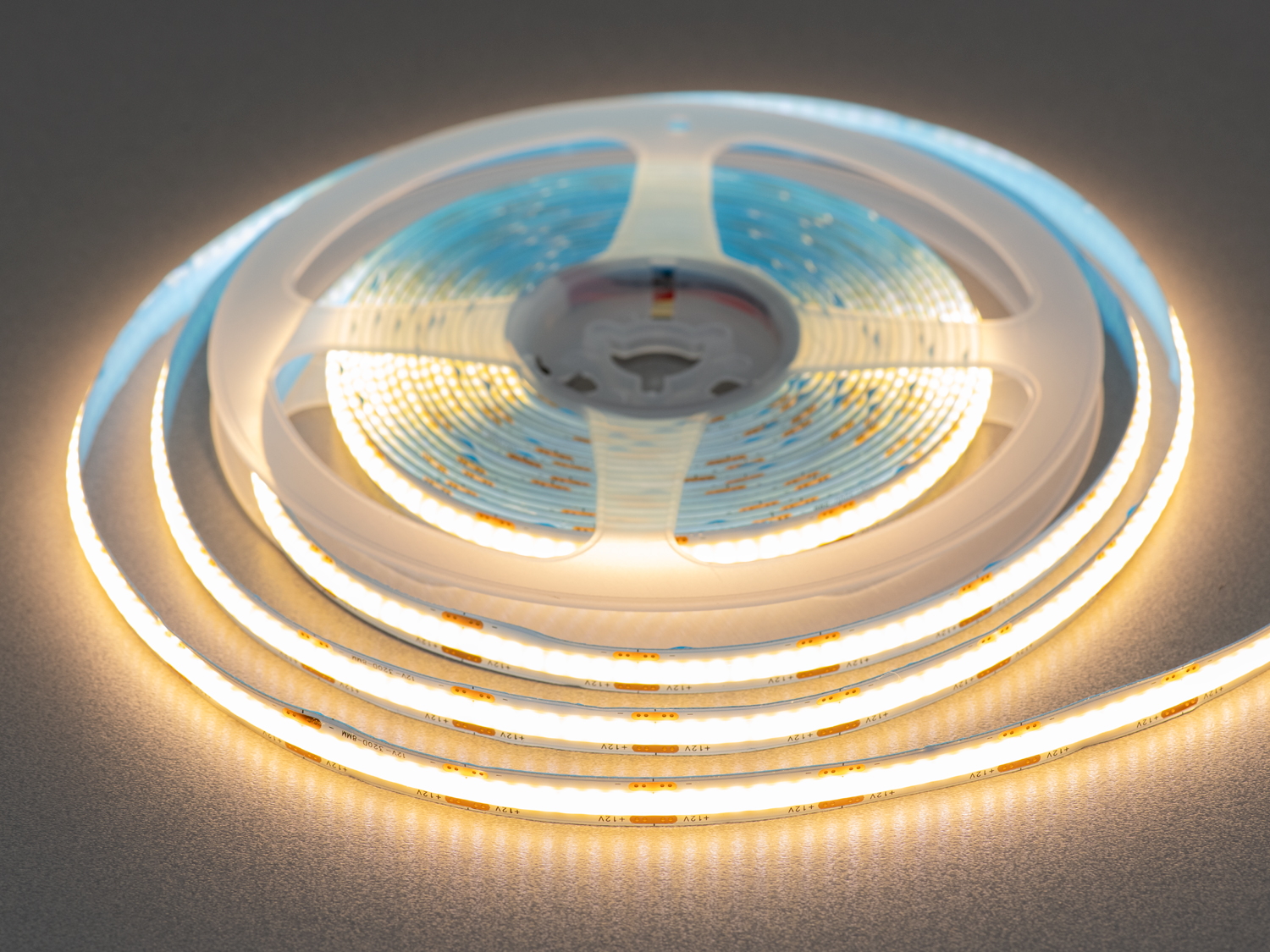 COB LED стрічка 12В, 320 діодів на метр, 8мм, теплий. Придбайте COB світлодіодну стрічку — це досконале рішення для тих, хто прагне до комфорту, стилю та енергоефективності.