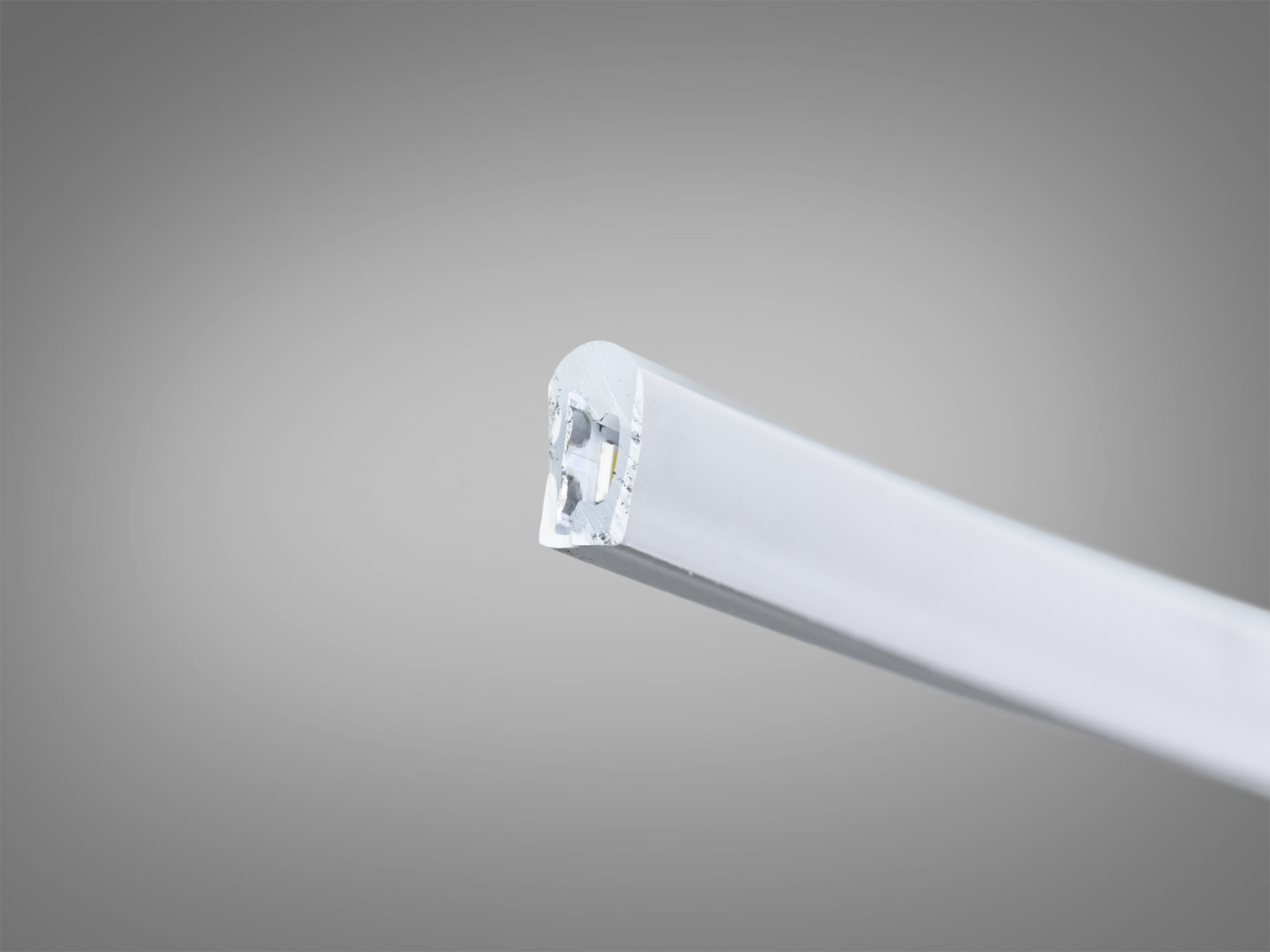 LED NEON 220в, герметичний, 7x15мм, блакитний. Придбайте гнучку неонову стрічку, надійне, яскраве та економічне рішення для зовнішнього, технічного та архітектурного освітлення.