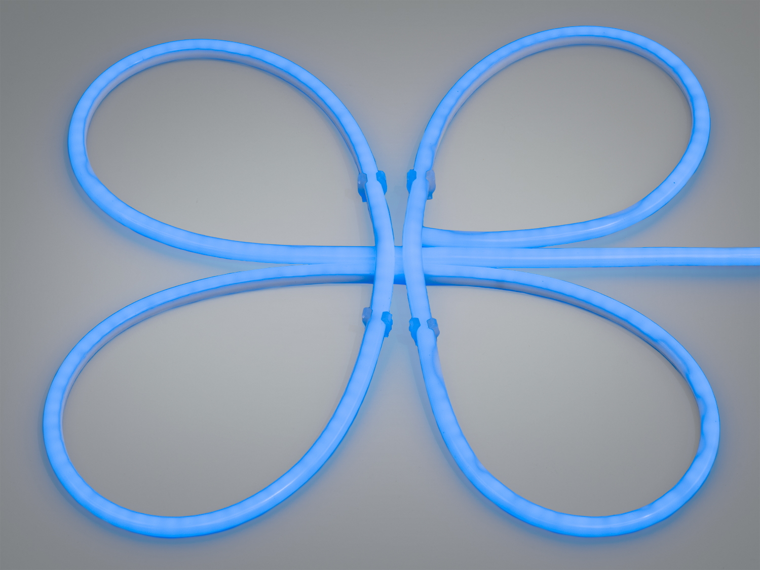 LED NEON 220в, герметичний, 7x15мм, блакитний. Придбайте гнучку неонову стрічку, надійне, яскраве та економічне рішення для зовнішнього, технічного та архітектурного освітлення.