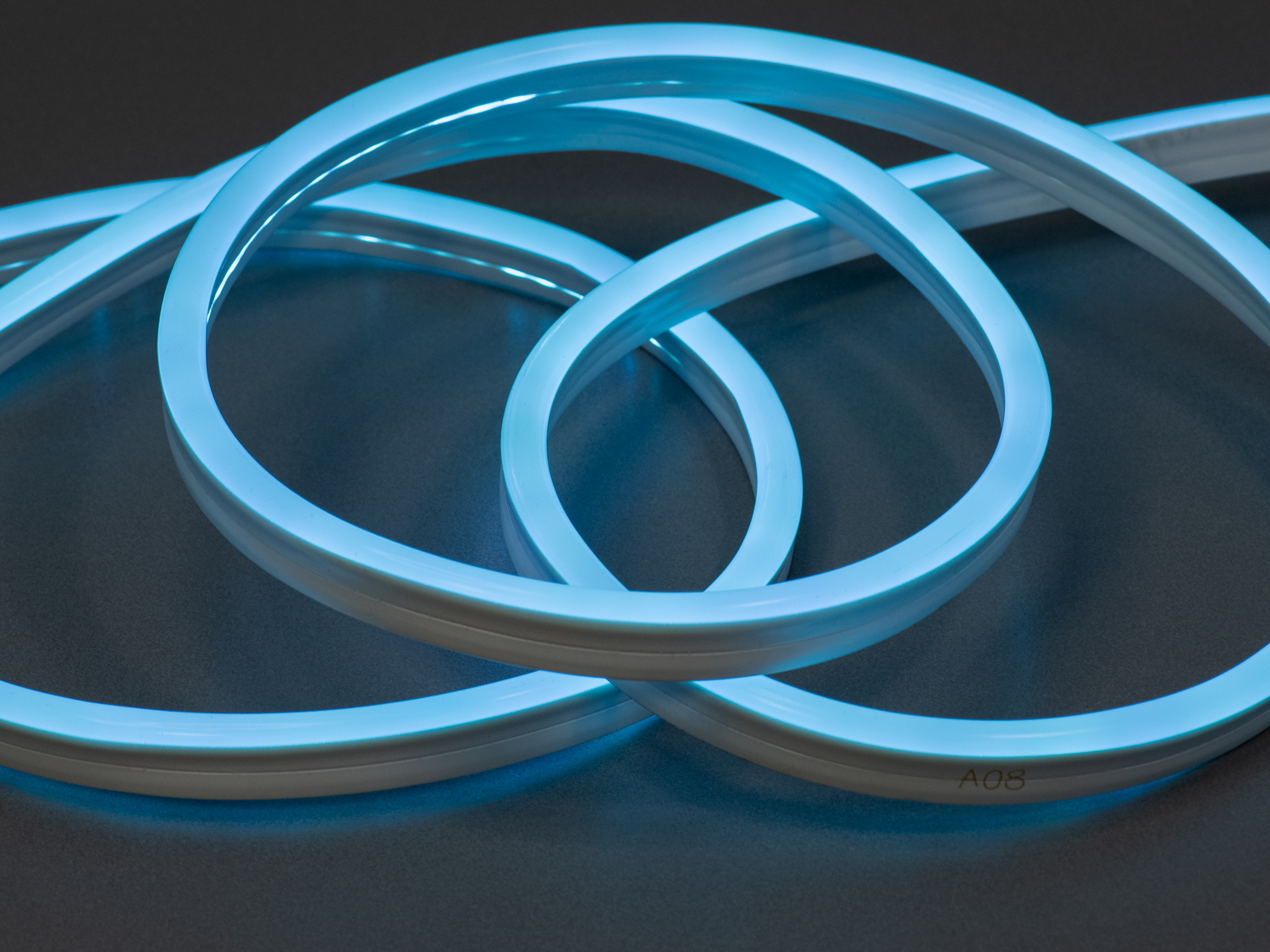 LED NEON 220в, герметичний, 7x15мм, блакитний. Придбайте гнучку неонову стрічку, надійне, яскраве та економічне рішення для зовнішнього, технічного та архітектурного освітлення. LED NEON 220в, герметичний, 7x15мм, блакитний. Придбайте гнучку неонову стрічку, надійне, яскраве та економічне рішення для зовнішнього, технічного та архітектурного освітлення.