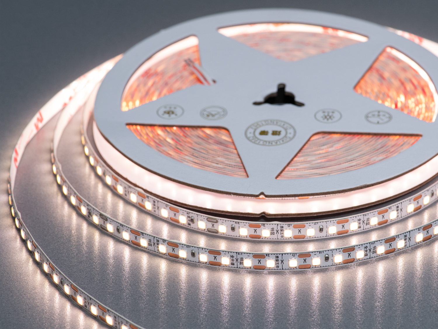 LED стрічка 24В, 120 діодів на метр, 8мм, теплий