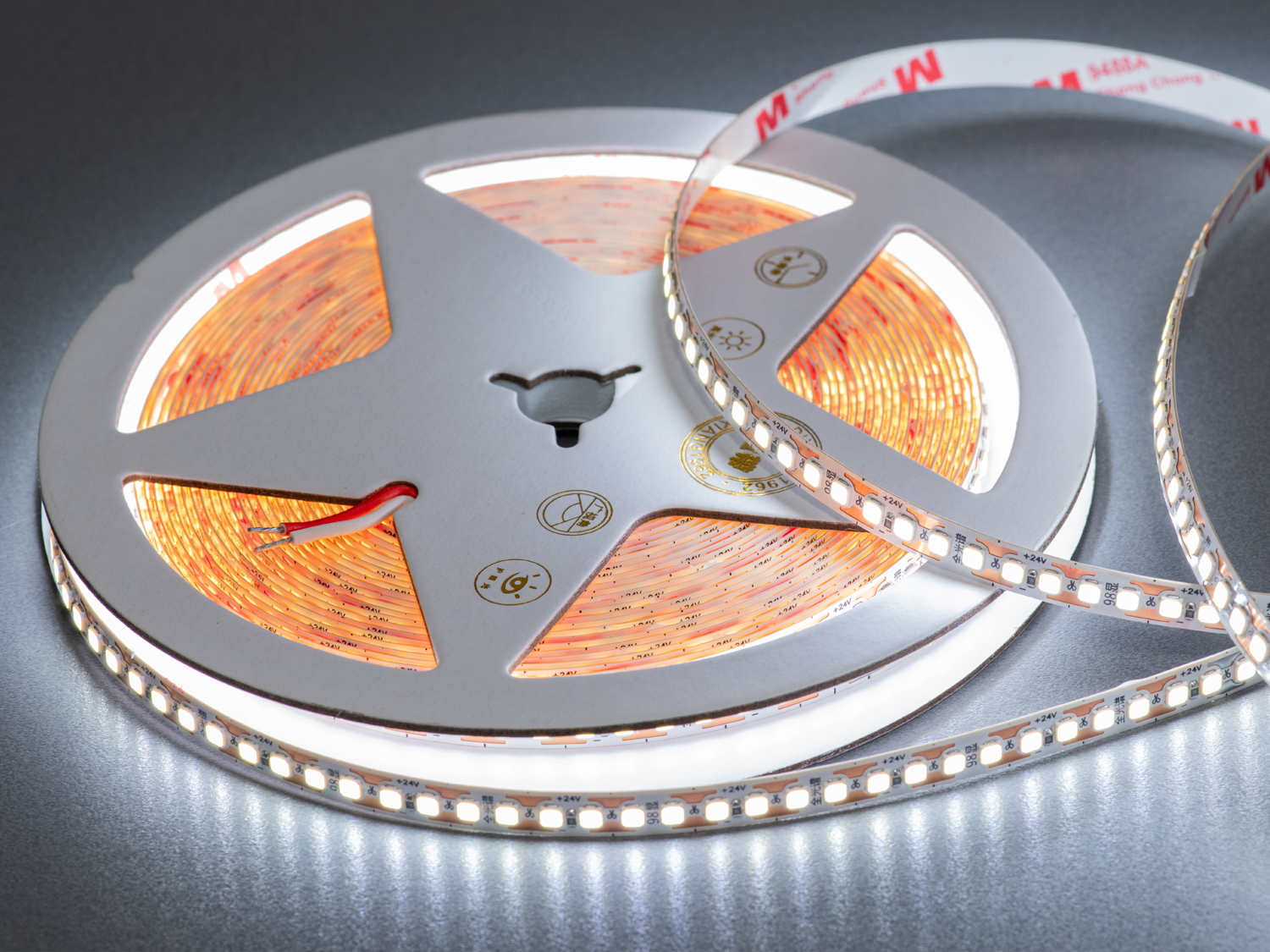 LED стрічка 24В, 180 діодів на метр, 8мм, холодний. Придбайте led стрічку - це лаконічне, але надзвичайно потужне рішення для тих, хто цінує точність, технологічність та стиль.