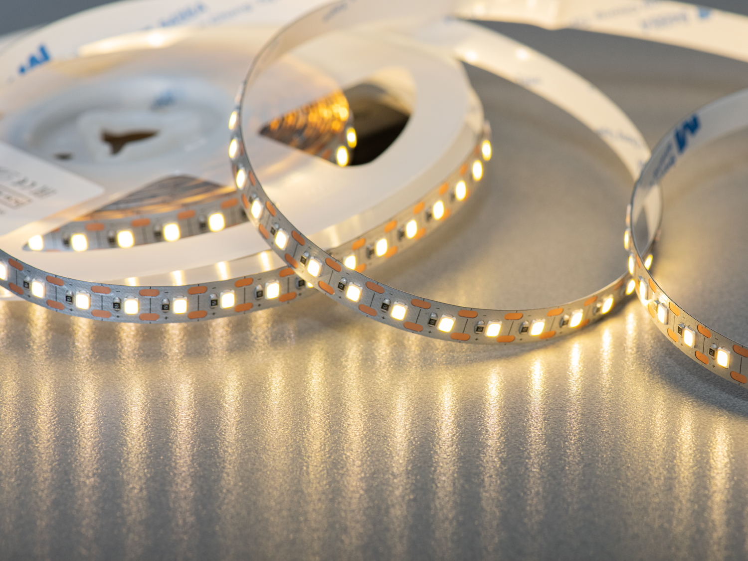 LED стрічка 5В з USB, 120 діодів на метр, 8мм, теплий