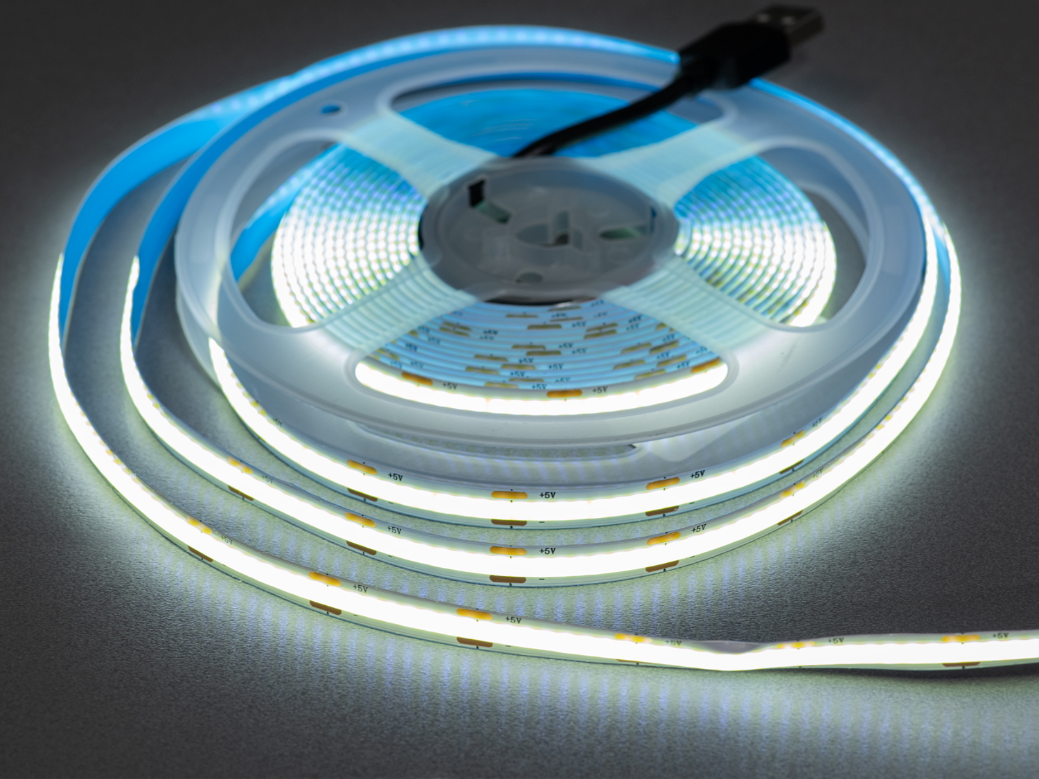 COB LED стрічка 5В з USB, 320 діодів на метр, 8мм, холодний. Купити лед стрічку для підсвітки дзеркала — означає покращити щоденні ритуали освітлення обличчя, макіяжу чи гоління.