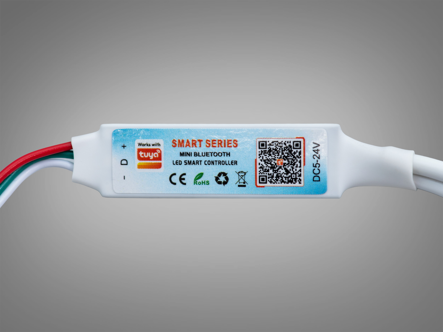 Етикетка смарт-контролера з інформацією про сумісність з Tuya, підтримку Bluetooth, діапазон напруги 5-24V, сертифікацію CE та RoHS.