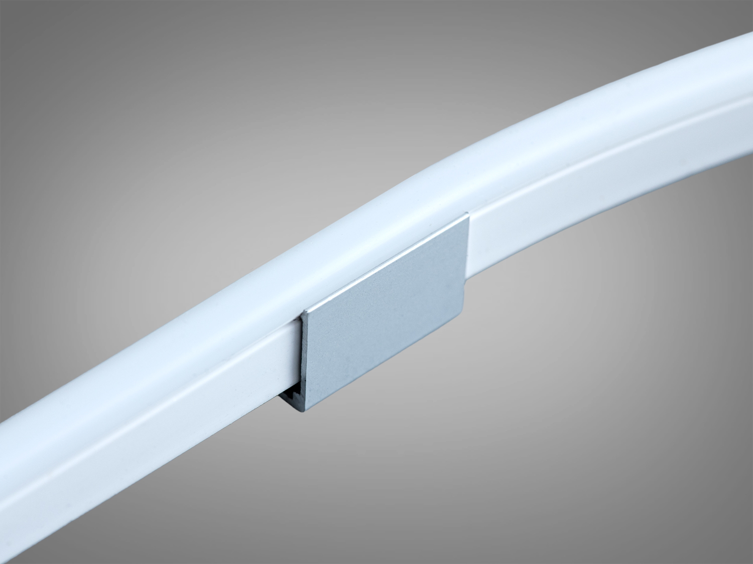 Профіль з алюмінію, вигнутий для криволінійного монтажу світлодіодних стрічок, підходить для складних інтер′єрних рішень.