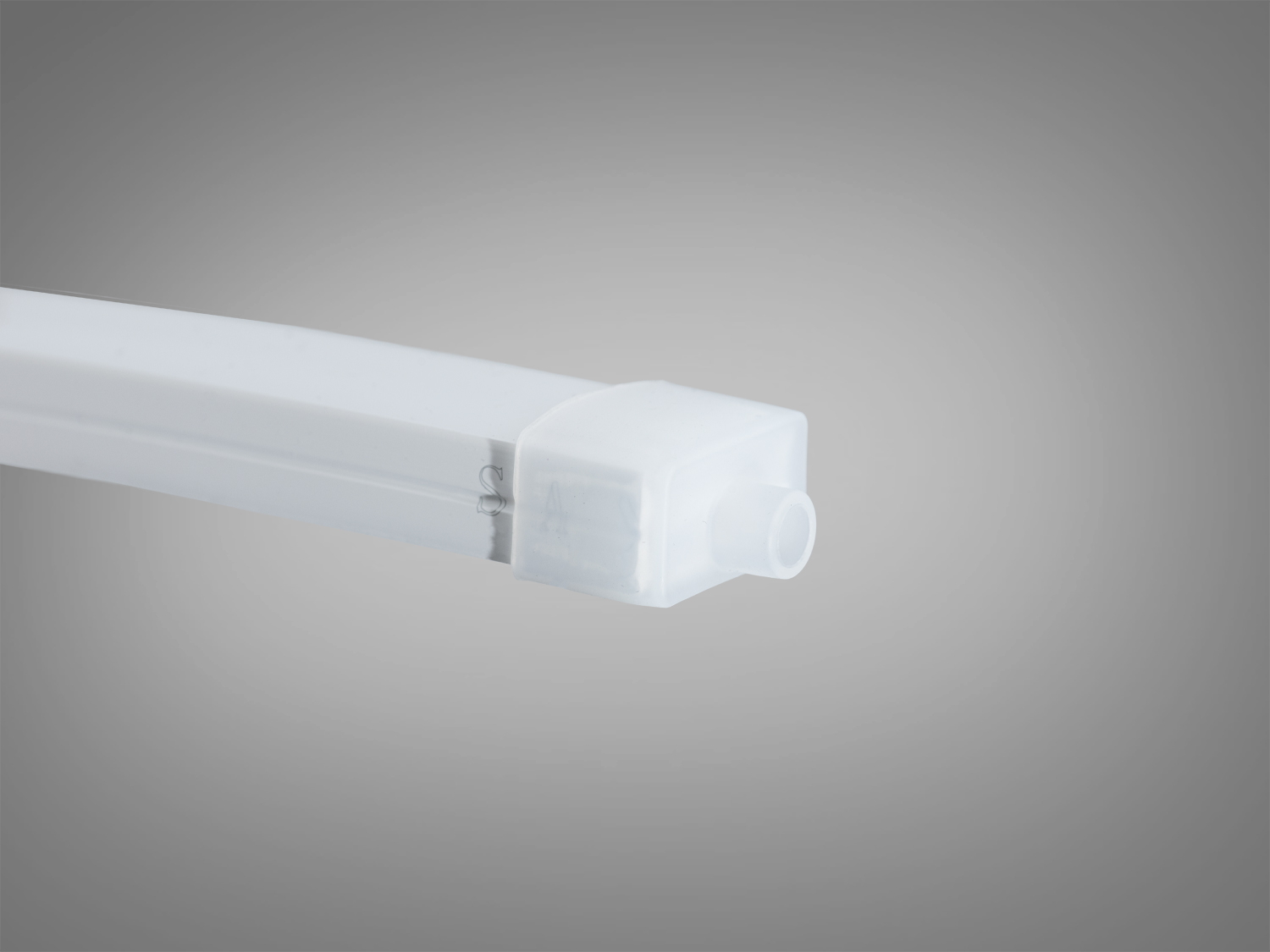 Гнучка світлодіодна стрічка з пластиковим ковпачком на кінці. Призначена для декоративного освітлення в приміщеннях.