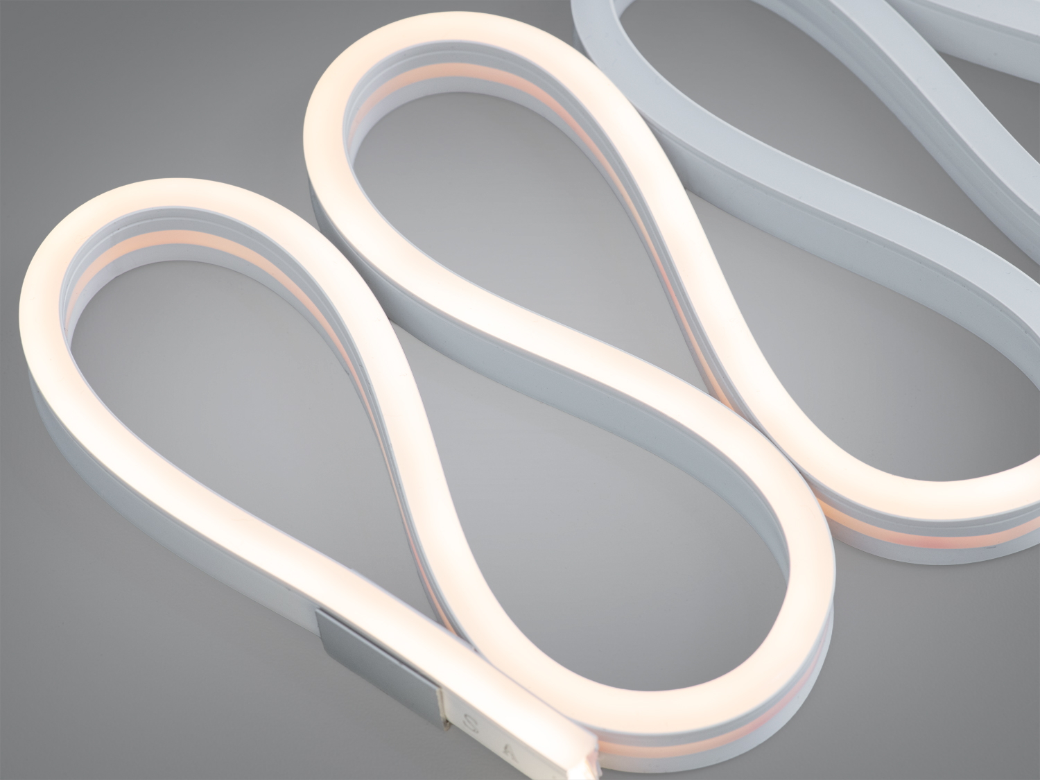 Силіконовий гнучкий профіль 0612, білий, IP67, 6×12 мм. Для LED стрічки до 8 мм, однокамерний розсіювач, плавні лінії світла в інтер’єрі та зовні.