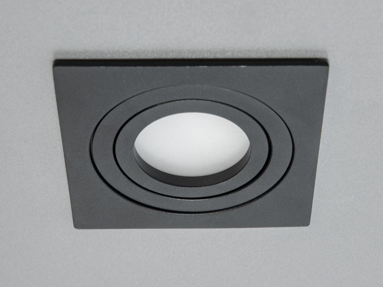 Врізний поворотний точковий світильник, серія 