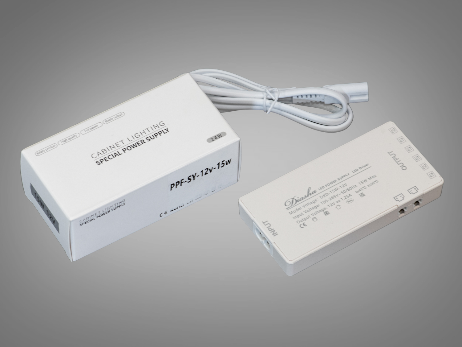 Тонкий керований блок живлення 12В, 15Вт, 1.2А. Керовані блоки живлення можна використовувати з одним або кількома датчиками, що одночасно контролюють кілька світильників або зон.