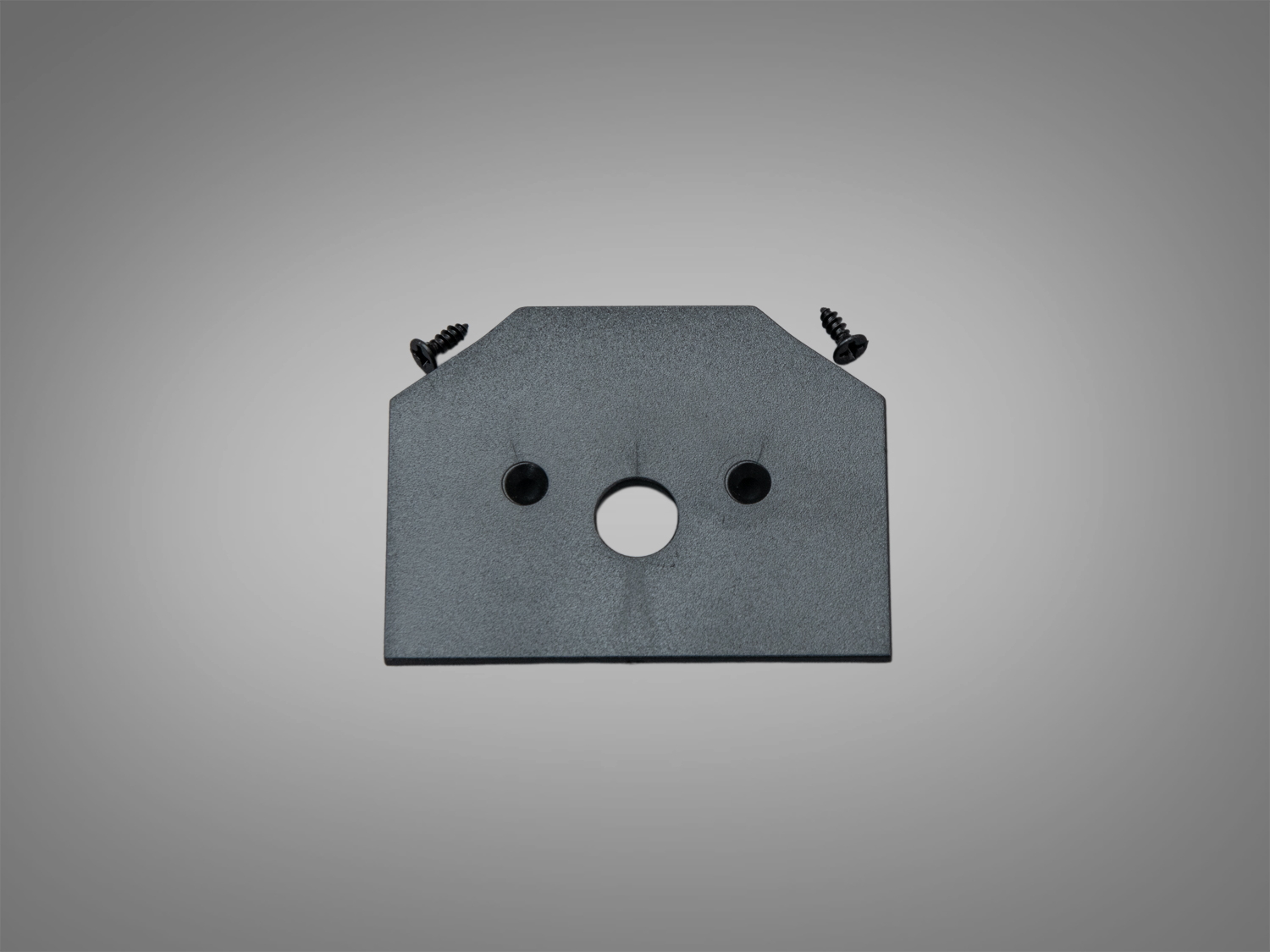 Пластикова монтажна пластина з трьома отворами та двома гвинтами для кріплення, призначена для трекових магнітних освітлювальних систем у промислових приміщеннях.