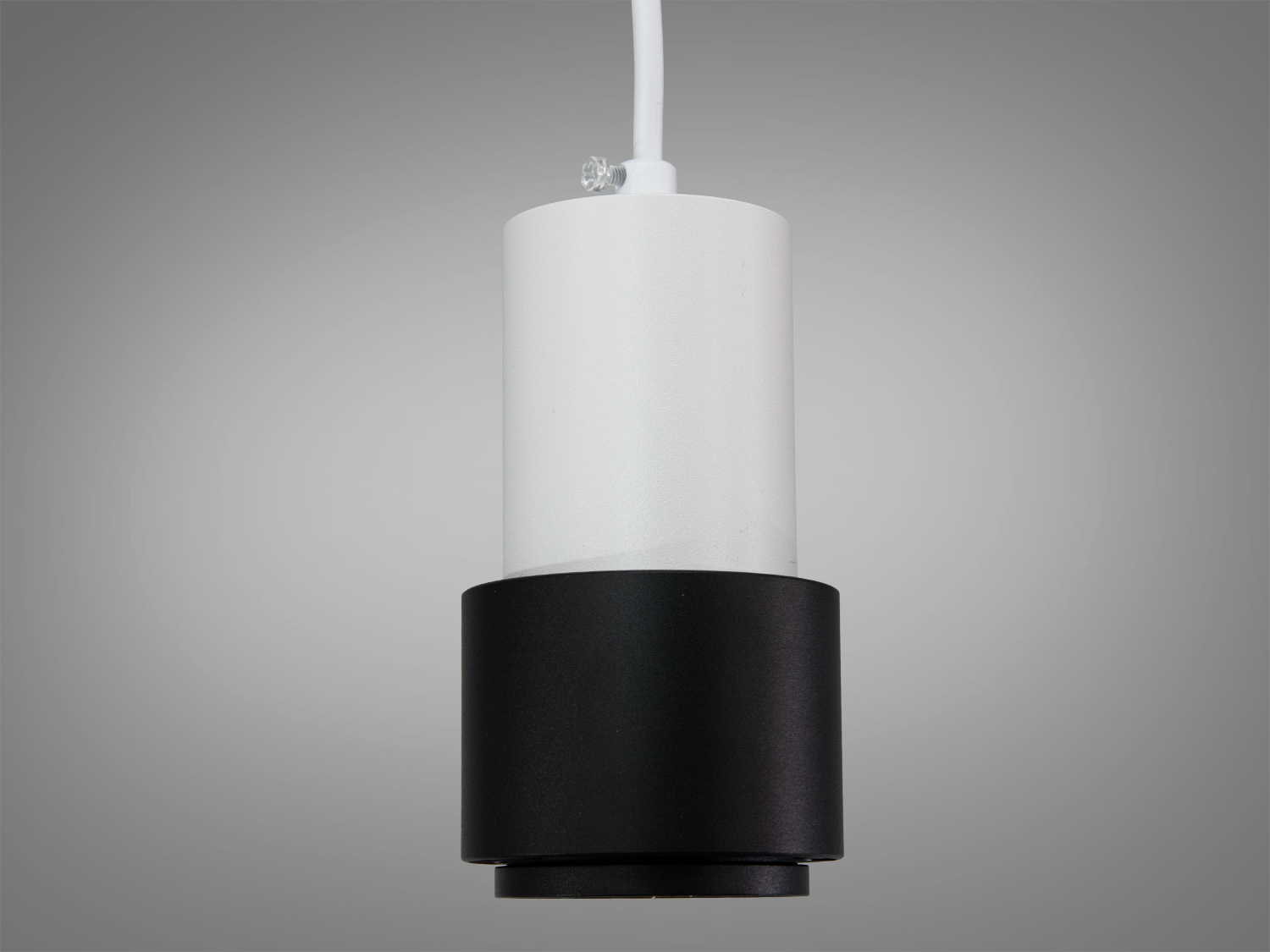 Чорний підвісний світильник з металу, має вигнуту форму та золотисту смугу. Підходить для акцентного освітлення.