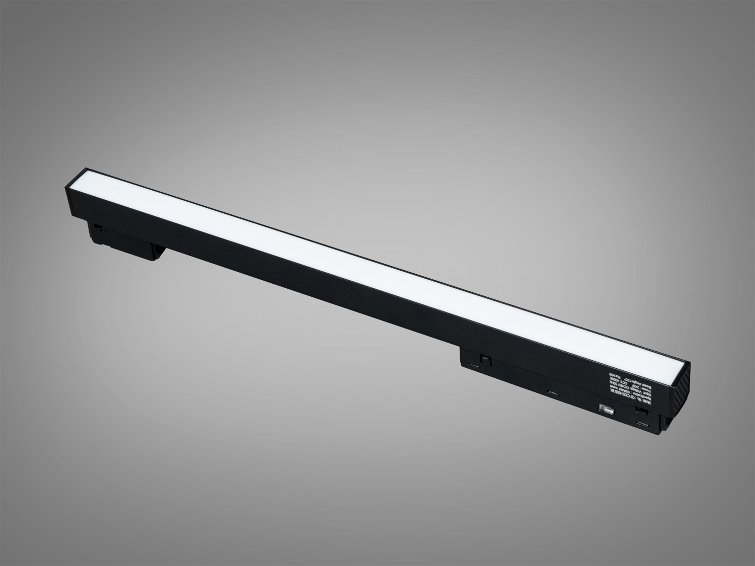 Лінійний світильник для трекової системи QY-CX20 потужністю 18Вт у чорному кольорі, забезпечує розсіяне освітлення з кутом 120 градусів.