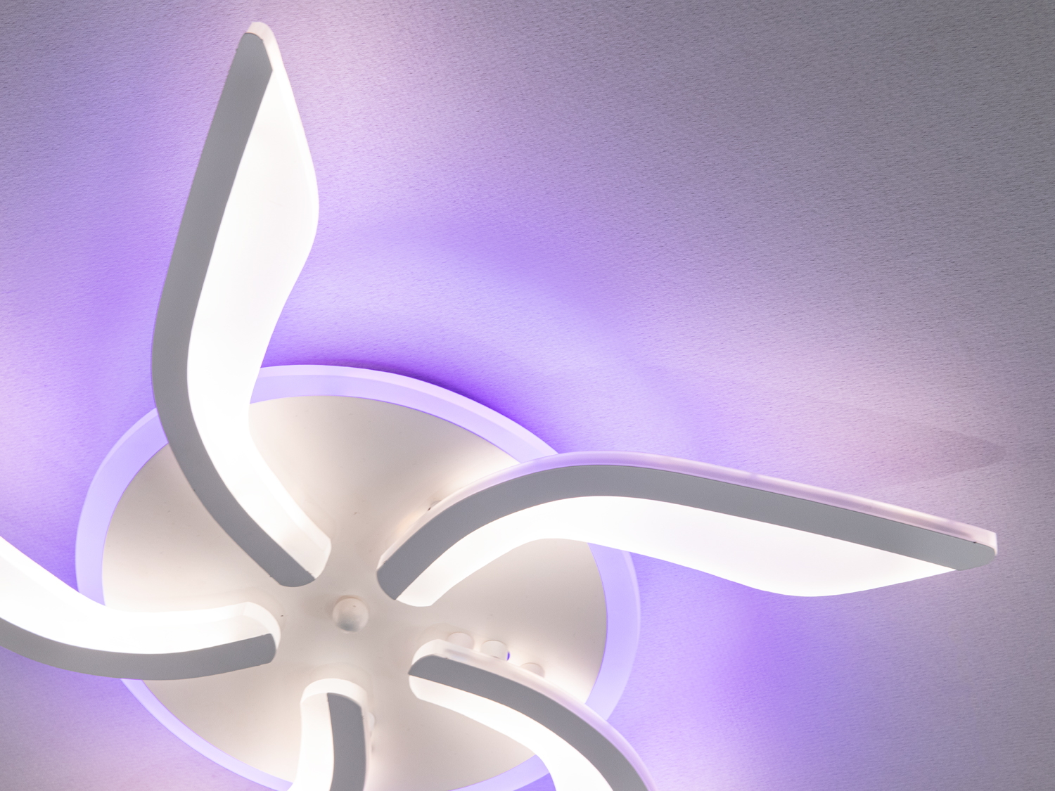 Оригінальна LED-люстра в коридор з пультом, біла, 40W на 6м2