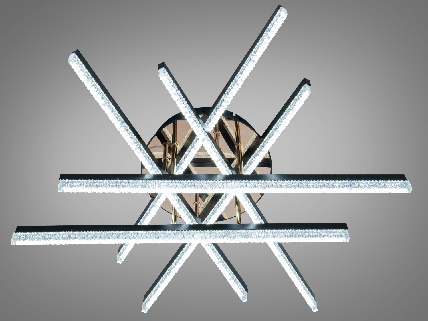 Світильник з перехресними LED-лініями, холодне світло, кругла основа, ідеальний для мінімалістичного дизайну.