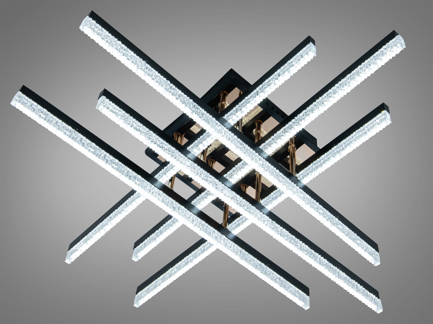 Світильник з перехресними планками, холодне світло. Ідеальний для мінімалістичного дизайну.