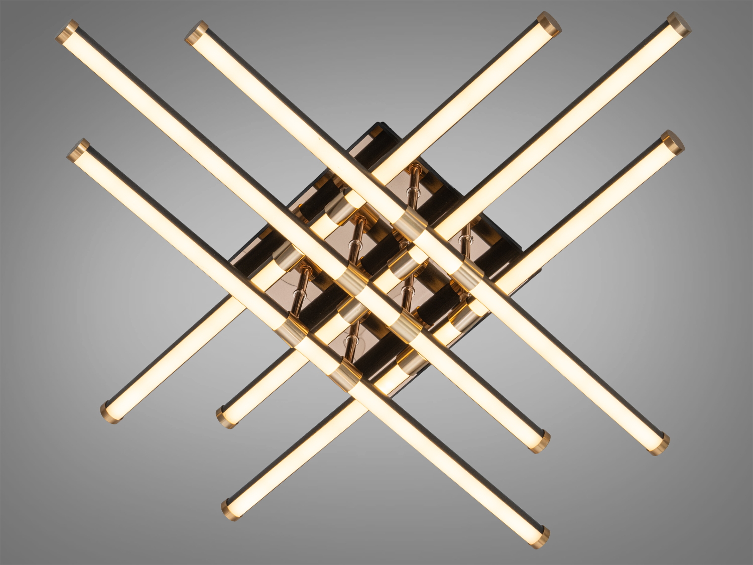 Лампа з теплим світлом, перехресні трубки, сучасний стиль, ідеальна для вітальні або офісу.