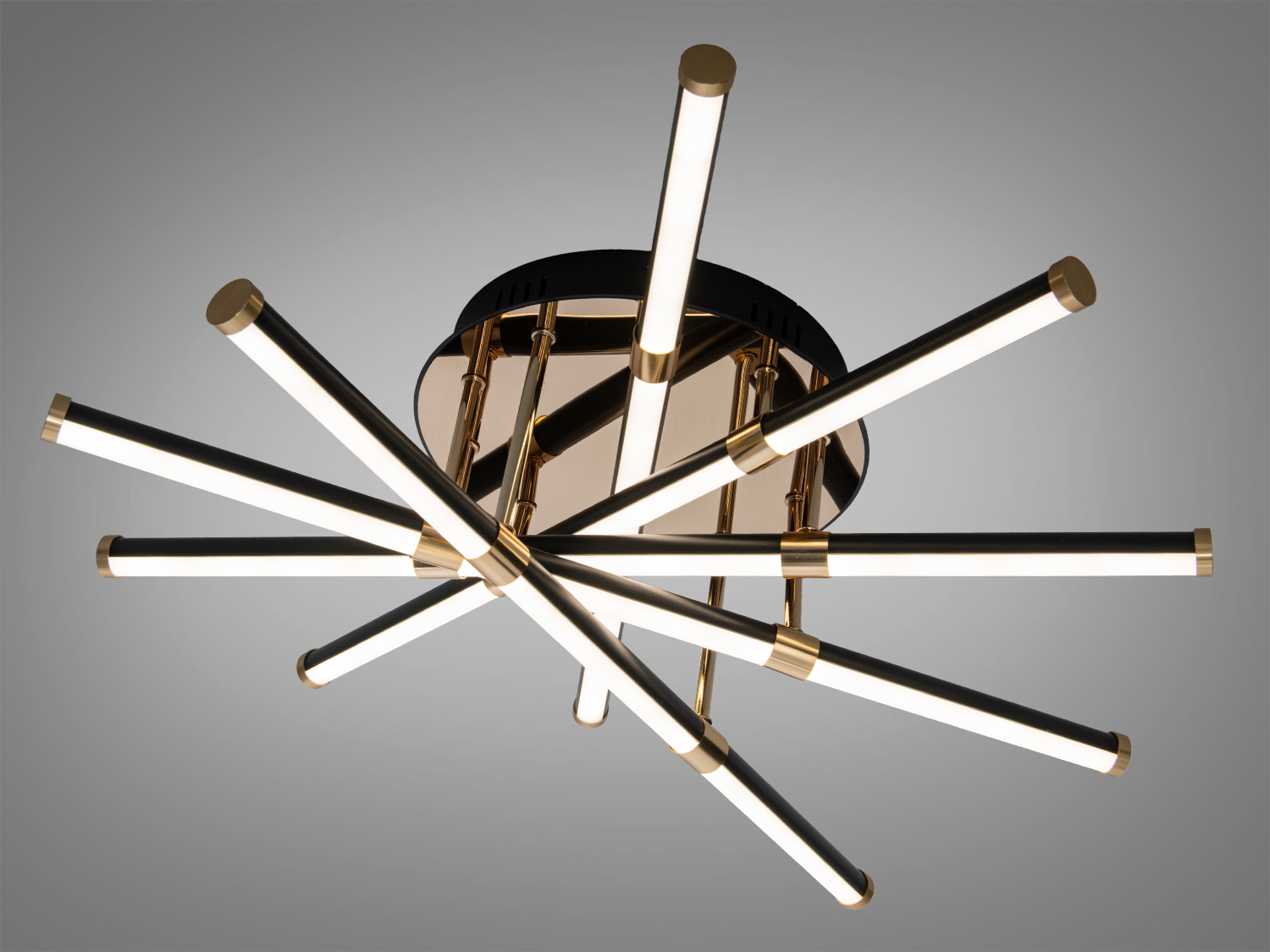 Лампа з трубками, що розходяться під різними кутами, створює динамічний вигляд. Використовується для освітлення великих приміщень.