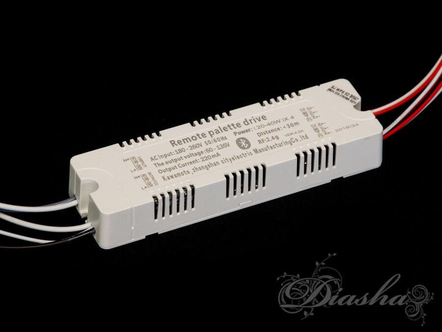 Універсальний комплект для переобладнання світлодіодних люстр.

Блок приймача пульта встановлюється місце рідного блоку живлення світлодіодної люстри. Цей комплект може бути використаний на люстрах з робочим струмом світлодіодних модулів від 210 до 300 мА. Діммер має 4 вихідні канали для підключення до стандартної світлодіодної люстри, схема підключення 