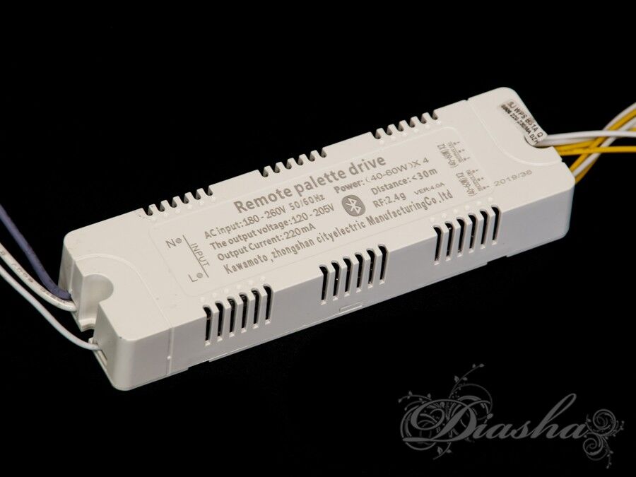 Універсальний комплект для переобладнання світлодіодних люстр.Блок приймача пульта встановлюється на місце рідного блоку живлення світлодіодним люстри.Даний комплект може бути використаний на люстрах з робочим струмом світлодіодних модулів від 210мА до 300 мА.Діммер має 4 вихідних каналу для підключення до стандартної світлодіодним люстрі, схема підключення 