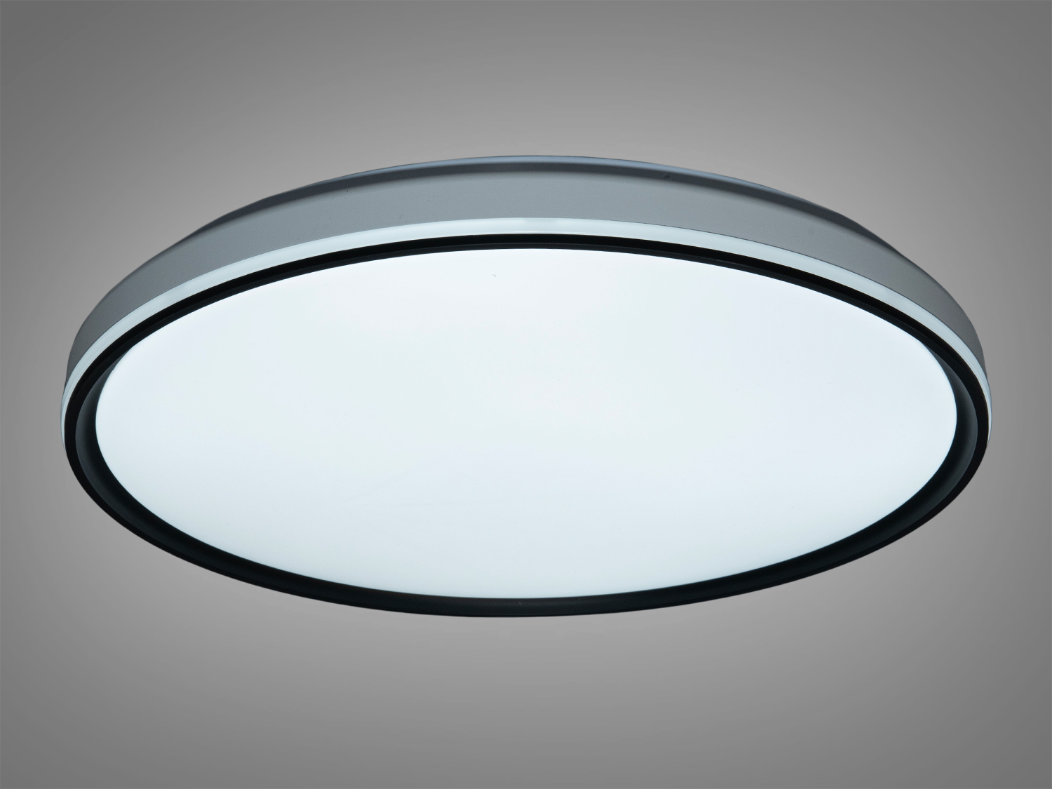 Її особливістю є висока потужність 72 Вт, що забезпечує яскраве та ефективне освітлення навіть у великих приміщеннях.