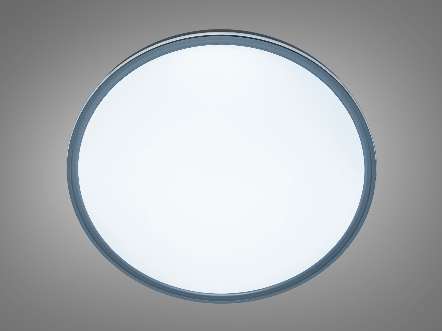 Три режими світла – теплий 3200К, холодний 6000К та нейтральний 4100К – легко перемикаються за допомогою звичайного вимикача, дозволяючи вам налаштувати освітлення під будь-який настрій та ситуацію.  Компактність конструкції дозволяє легко встановити люстру на підвісних стелях без використання спеціальних кріплень. 