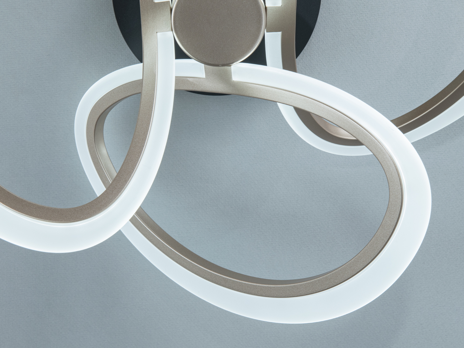 Світлодіодна стельова люстра Diasha WG5144 шампань 60W з пультом регулювання 3200-6000K