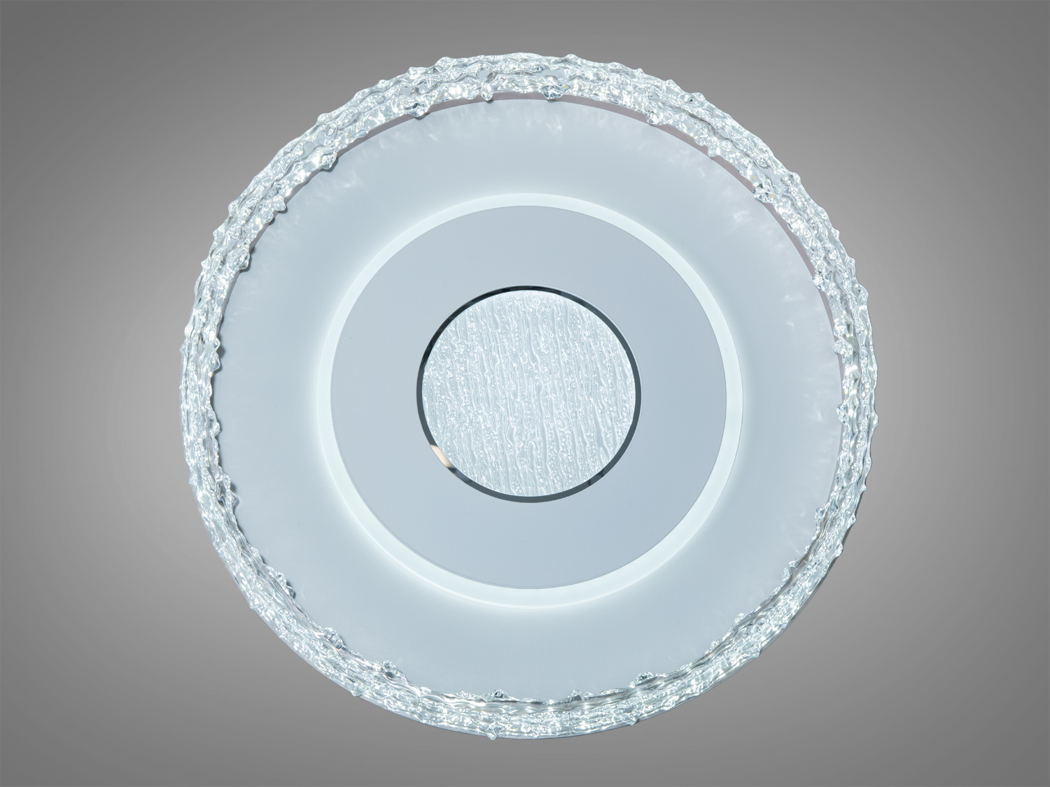 Світлодіодна стельова люстра Diasha WG5157CWH біла 85 Вт для кімнат до 15 м² з матовим центром і прозорим рельєфним краєм.