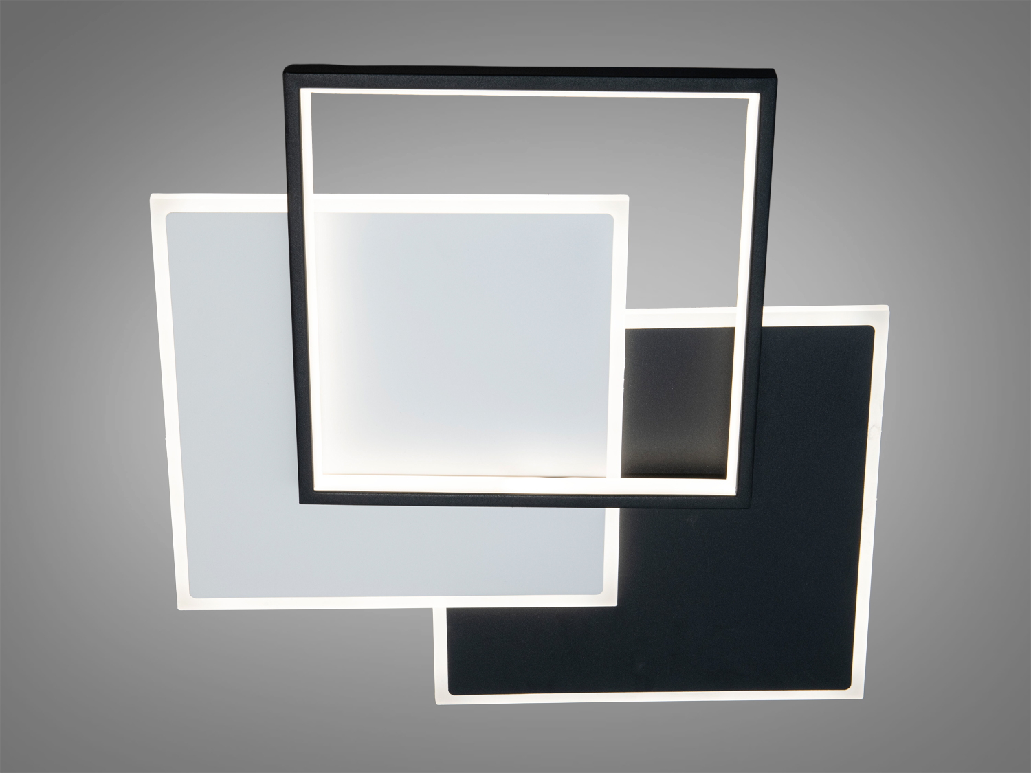 Стильна світлодіодна люстра квадратами підходить на площу приміщення приблизно 19 кв. Застосовується для коридору, передпокою, залу, вітальні, кухні, спальні, їдальні, дитячої, тому що відсутні елементи, що б'ються. Така люстра легко підійде під будь-який інтер'єр &ndash; класичний, сучасний і навіть у стилі &laquo;хай-тек&raquo;.
Люстра зі своїм сучасним дизайном, що нагадує мінімалістичний арт-об'єкт, одразу привертає увагу. М'яке сяйво, що випромінюється навколо його обрисів, надає кожному променю відчуття метафізичної теплоти та легкості, що розчиняє межі між реальним та уявним.
Світлодіодний світильник має кілька режимів: холодний 6000К, нейтральний 4100К, теплий 3200К. Кожне включення вимикання по черзі переводить люстру за такими режимами: холодне світло, тепле світло, нейтральне світло.
Світильник світить яскраво, але не сліпить за рахунок матеріалу &ndash; акрилу, до того ж цей матеріал дуже міцний &ndash; його важко зашкодити.
Кріпиться до підвісних, натяжних, звичайних стель.